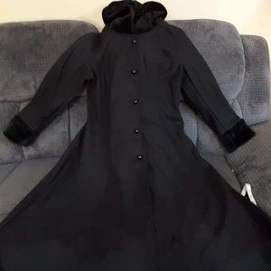 BLACK Full length hooded coat w/faux fur trim
